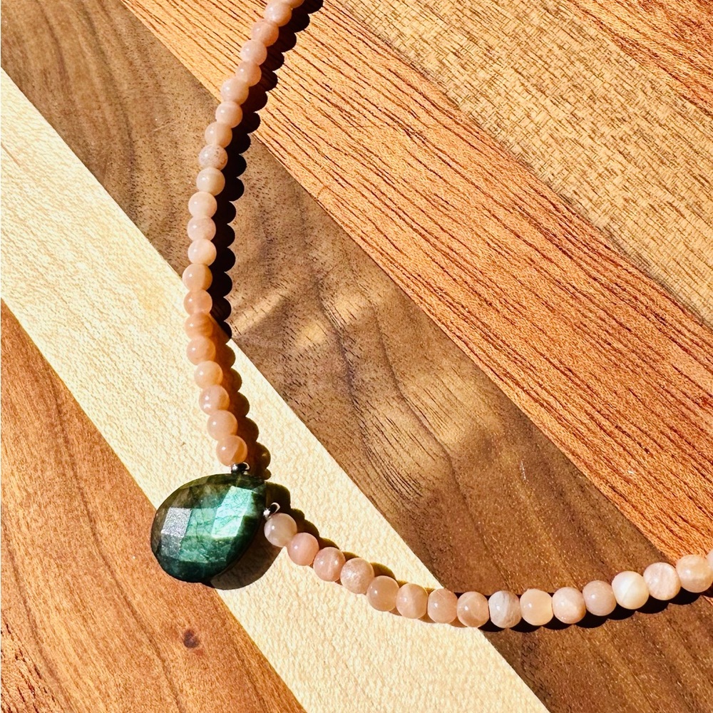 Sunstone Labradorite Crystal Pendant Necklace Peach Silver Stainless Steel - Picture 4 of 5